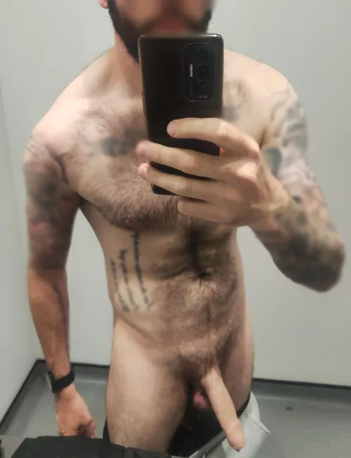 Sneaky one after the gym by MrYdSc