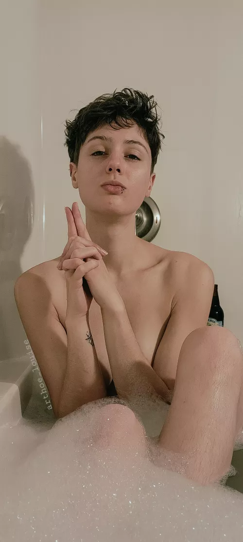 Alright bois, come out with your hands up. by arthoe_louise