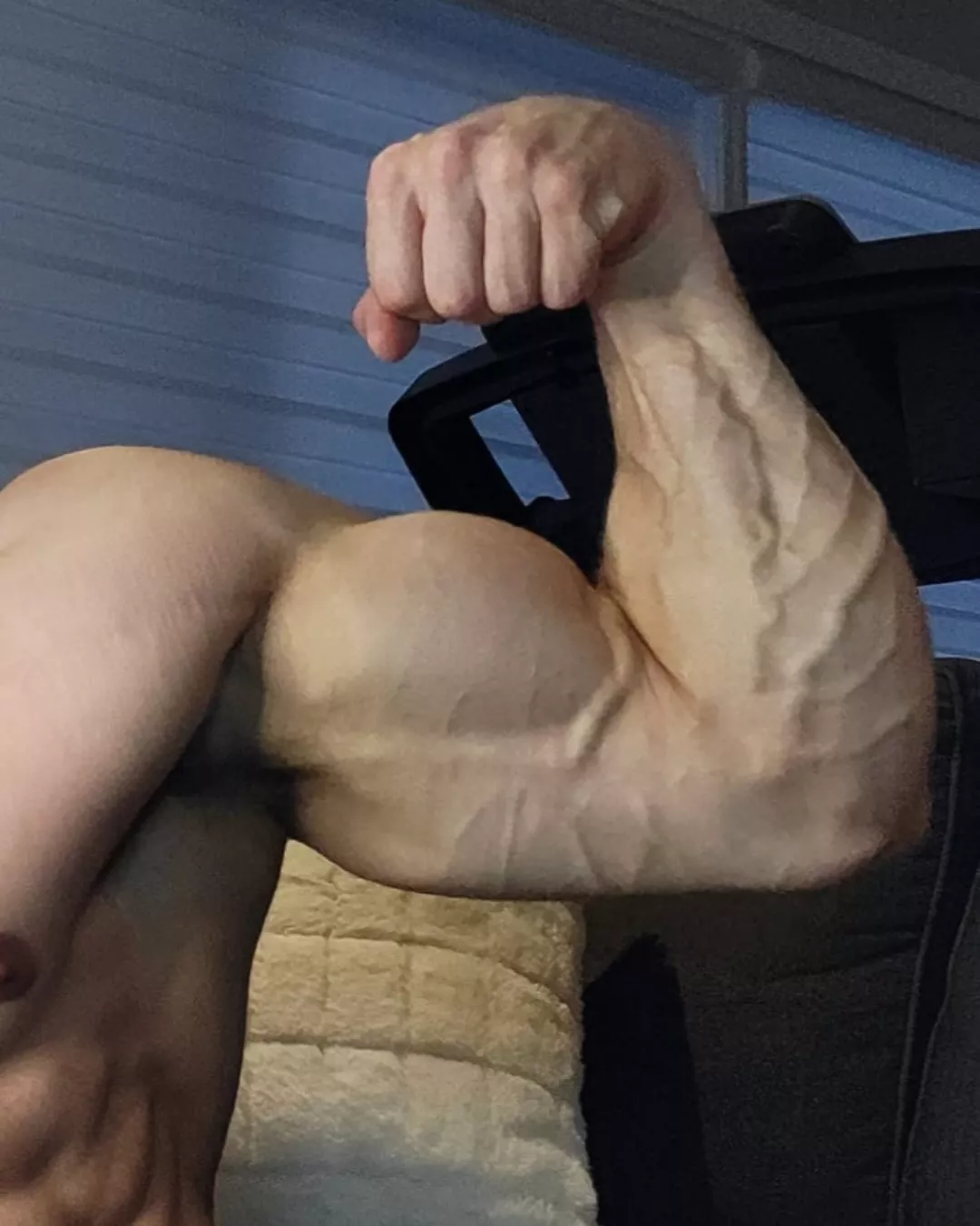 BOOM 😳💪🏼 posted by John_fitness91