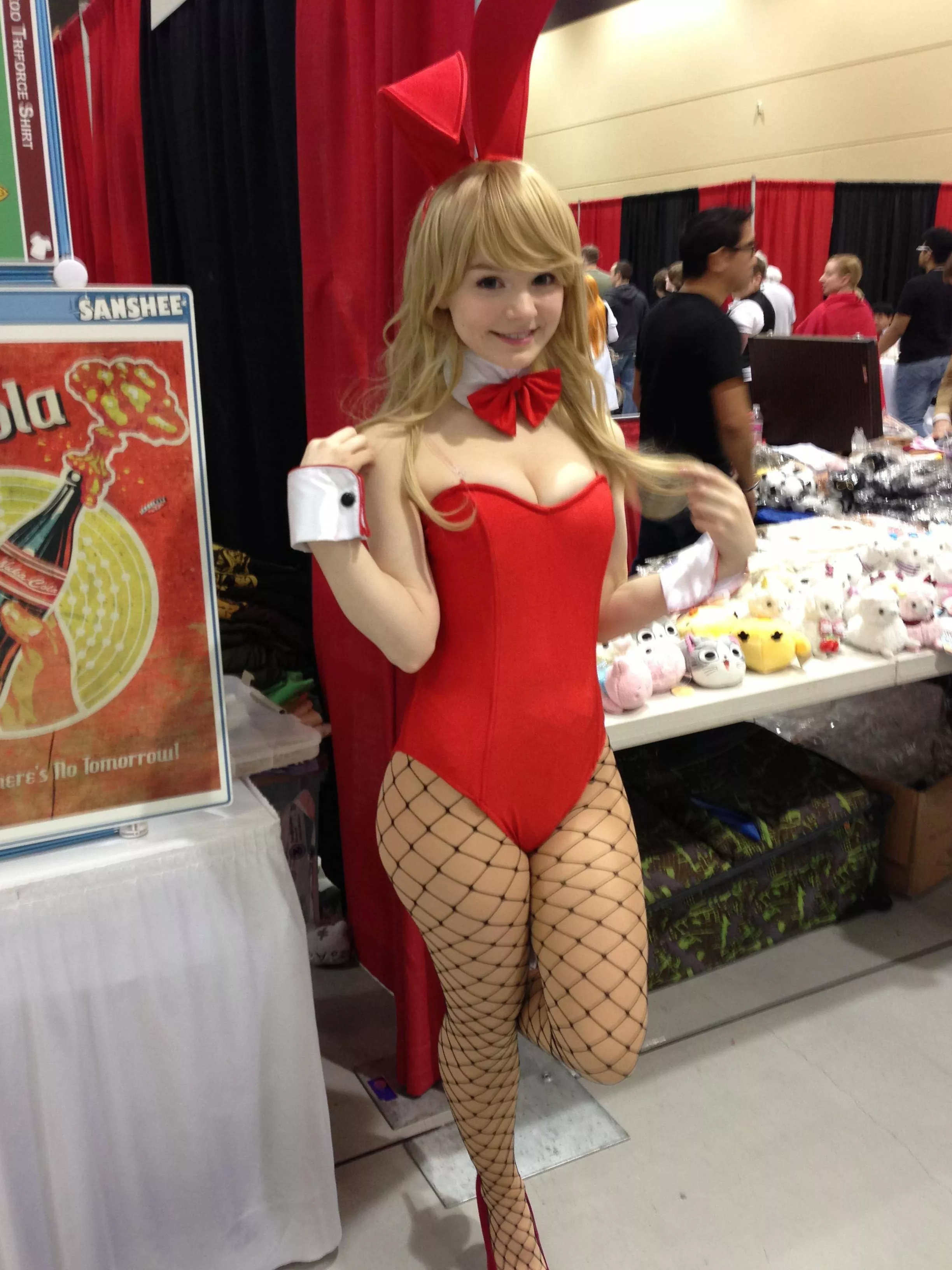 Bunny girl from Comic Con posted by LightlyBuffet430