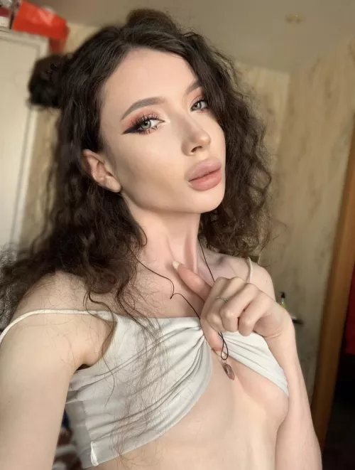 Curly fairy 🧚🏻‍♀️ by Amiair123