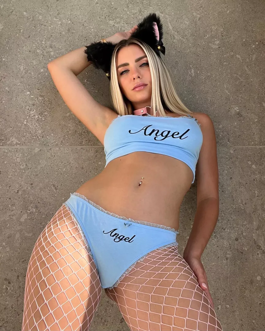 I like how blue looks on me 💙 posted by adriannaeves