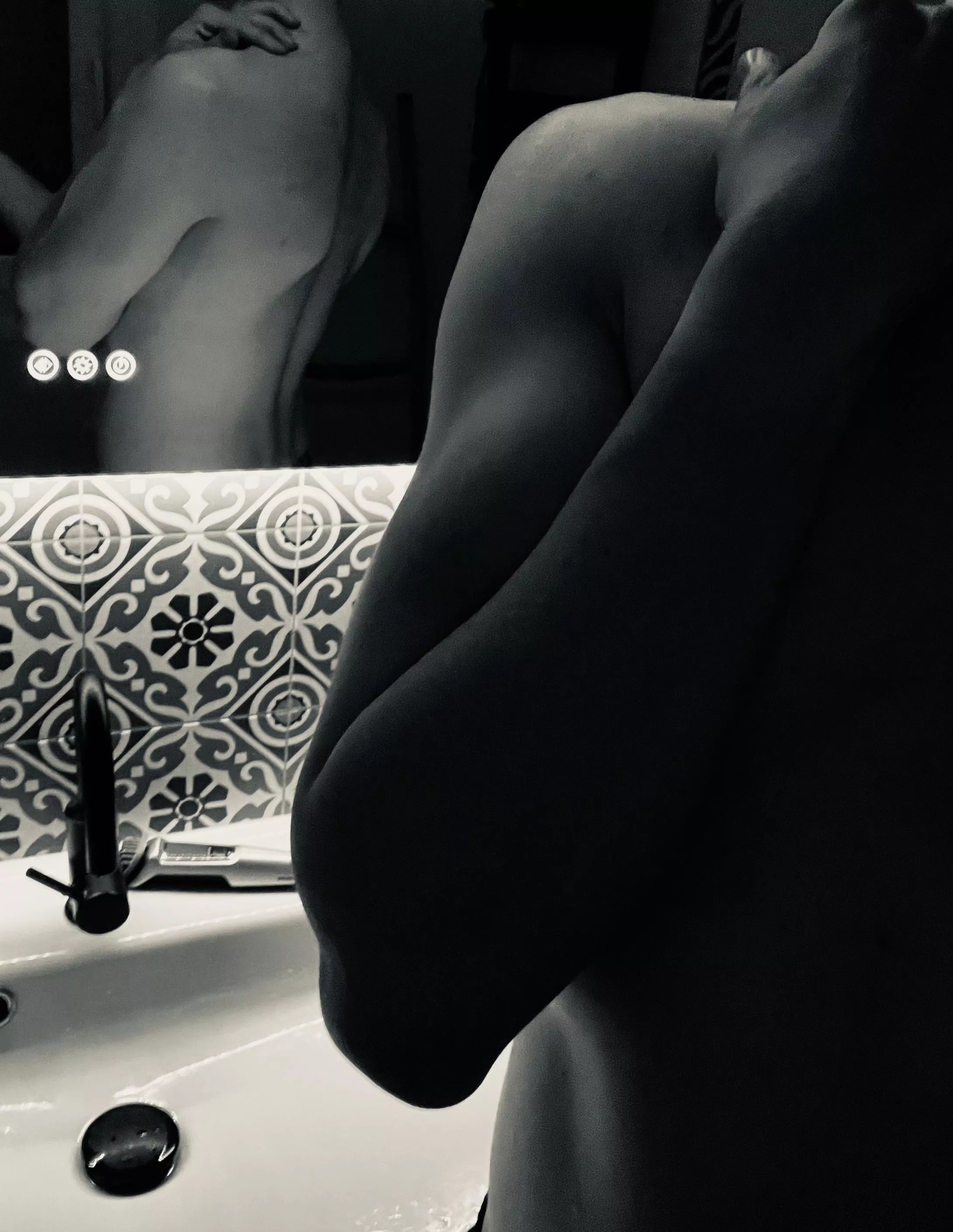 Not many mirror shots on here posted by sionnach-sasta