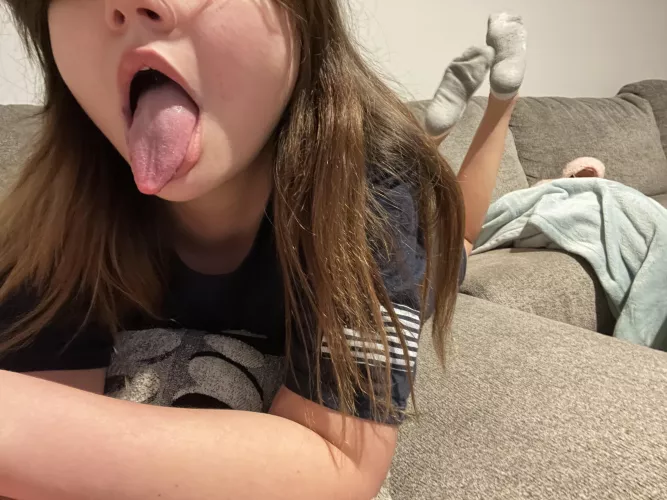 Posing just for you 🩷 by ellythedoll