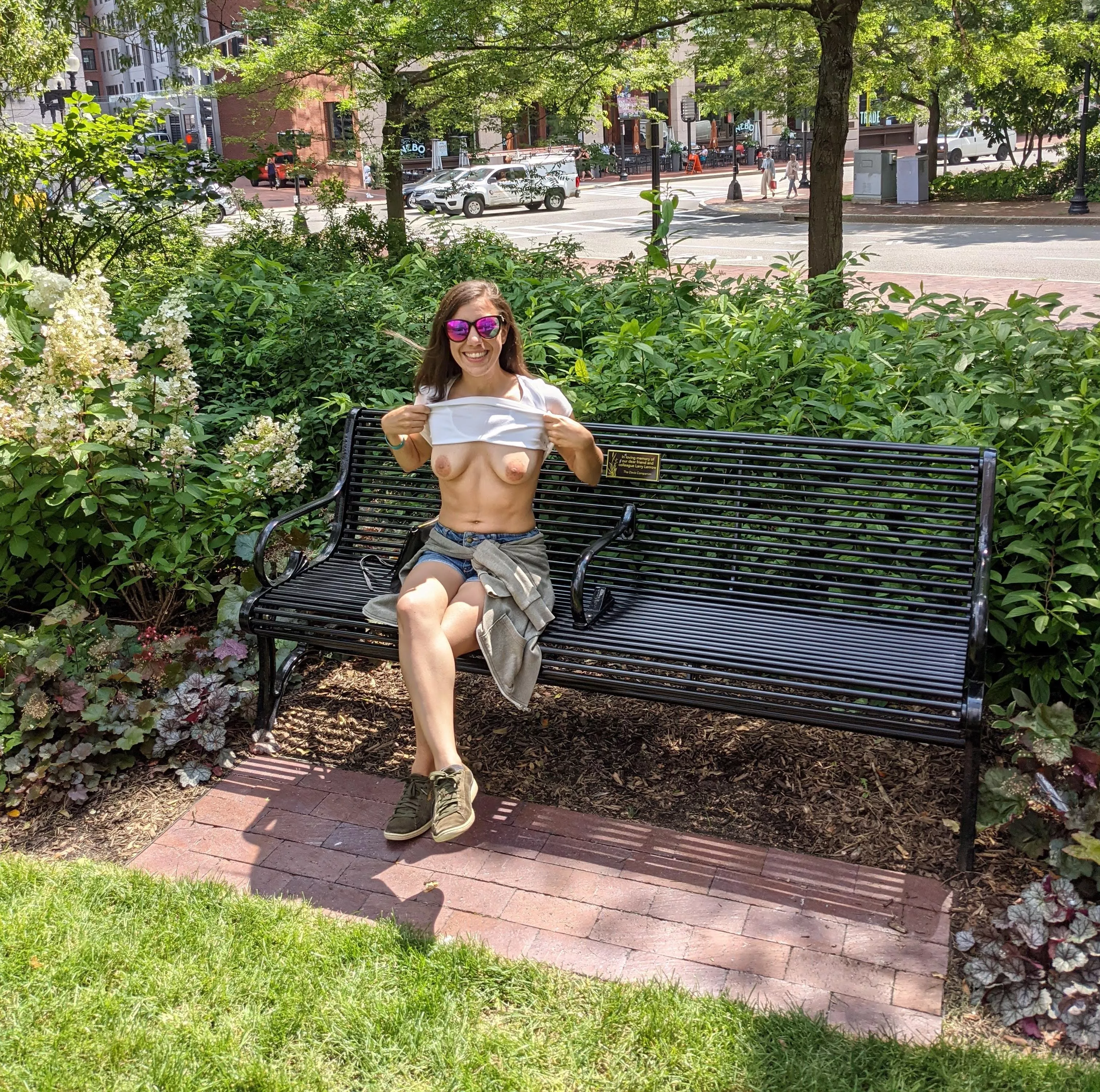 Titties in the City posted by AliceSin-Wonderland