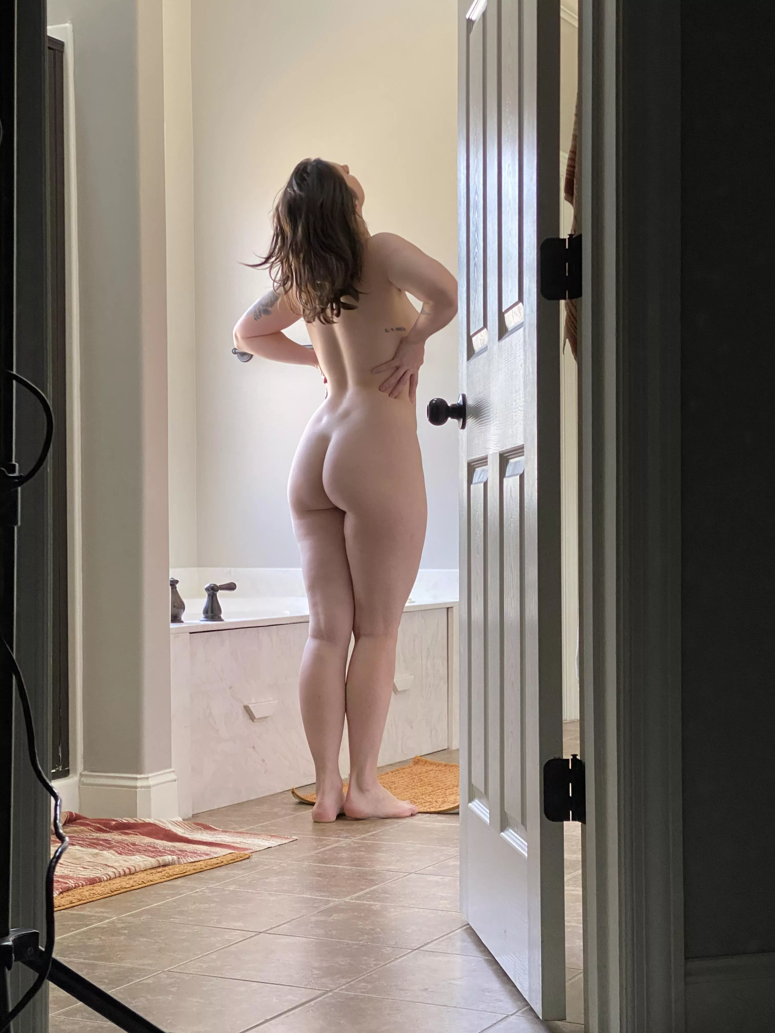 Usually this sort of pose is an invitation posted by Difficult-Boat2701