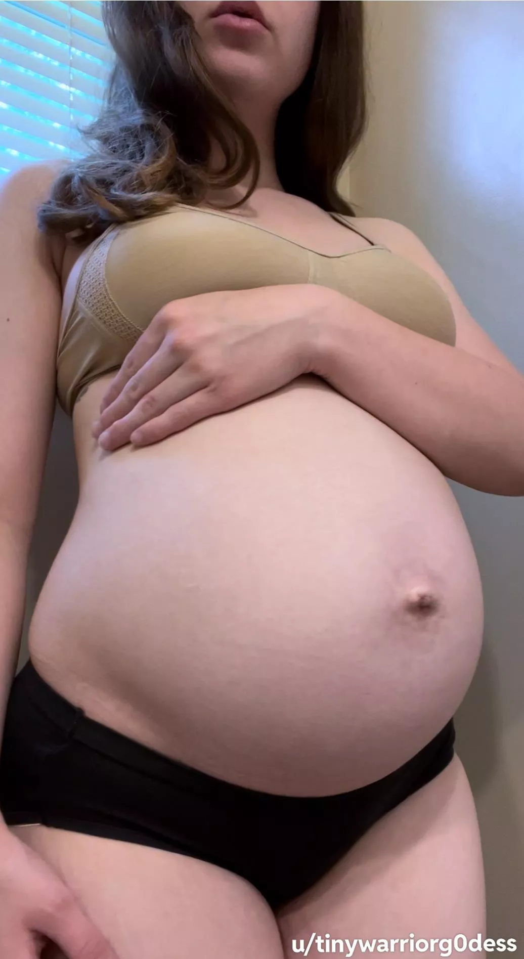 27 weeks ✨ I feel so bloated and swollen 😝✨🤰 posted by tinywarriorg0dess