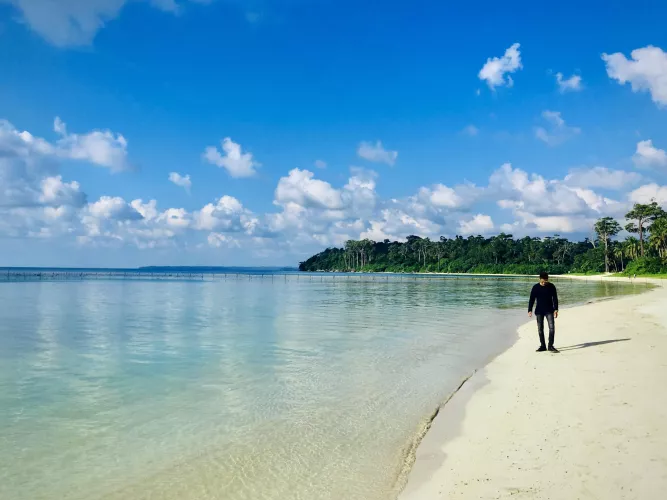 ☮️ and calm. And the water is so clear. by Fresh-Ring-1088