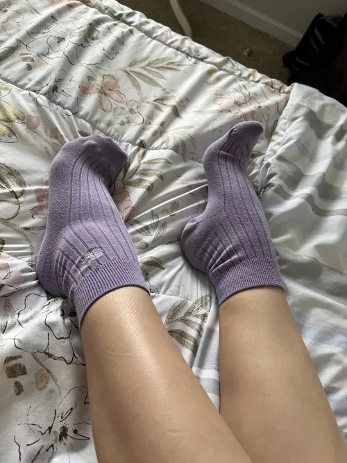 Arching my feet just for you 💜 by ellythedoll