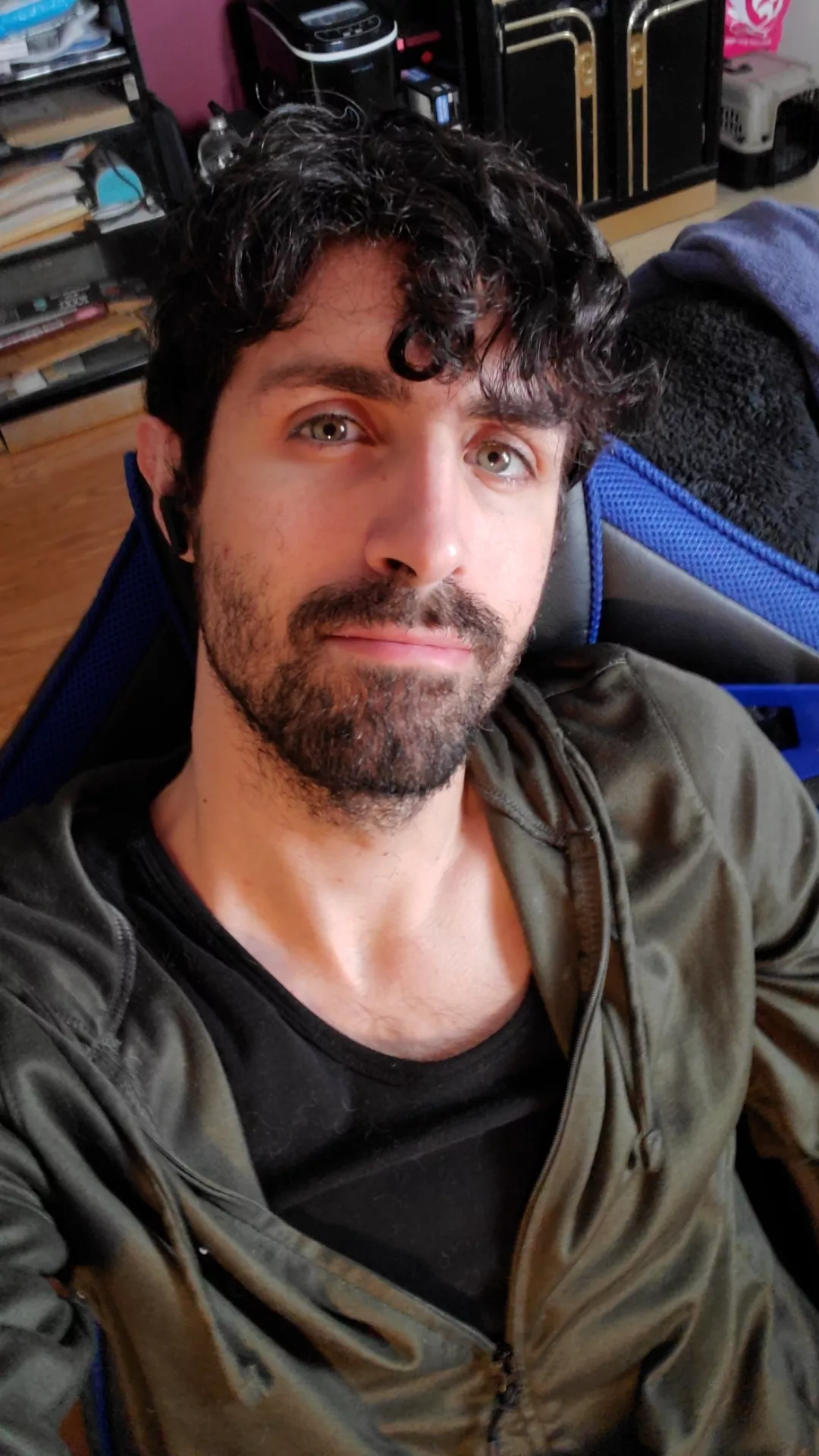 Feeling lonely today 🥲 posted by Sylainex