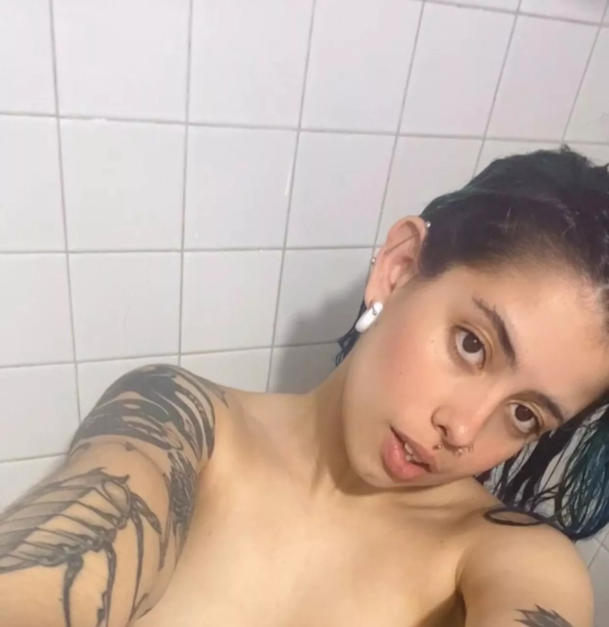 Hope I'm not distracting you on your bath posted by Jenna_Jameson69