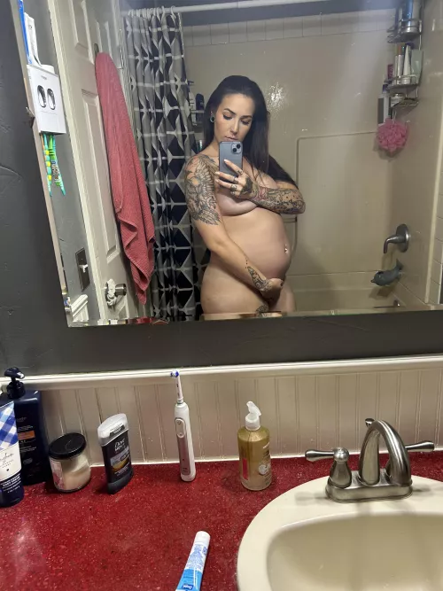 Juicy momma is 30 weeks by PatriciaWooding