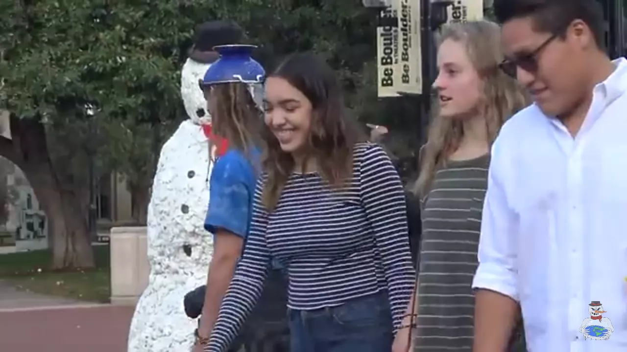 She steals the attention of the video posted by AnthonyW1_