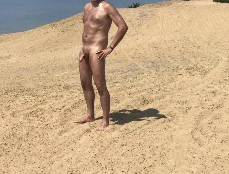 Sunny 🌞 hot 🥵 beach🏝️ posted by Passiant