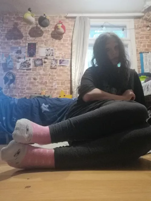 Wana see whats under those socksies? by eddiya3