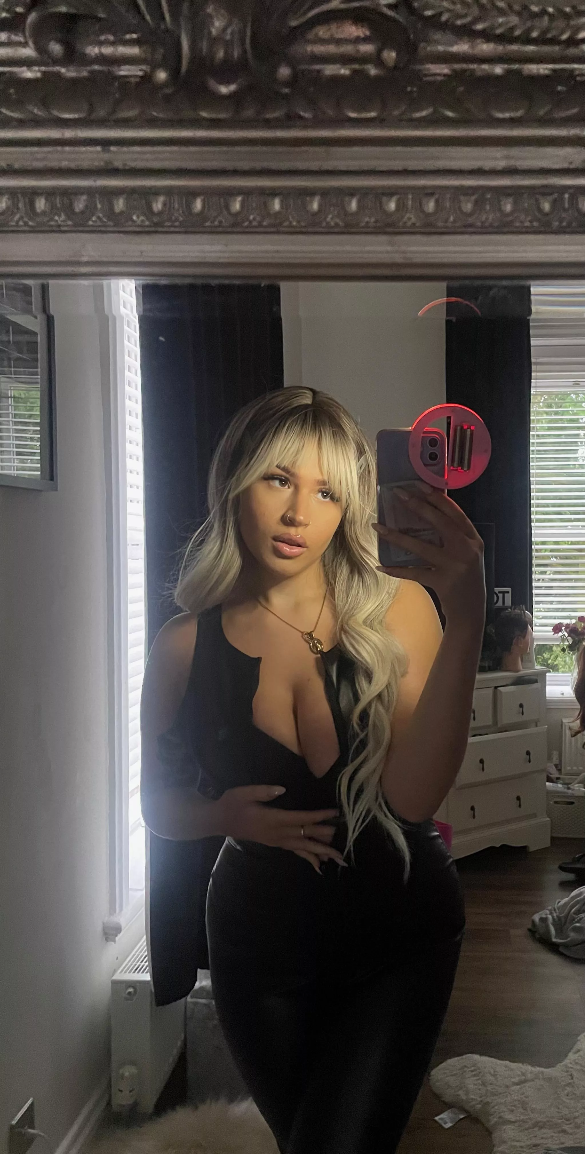 We love a good mirror selfie posted by troubledodyssey