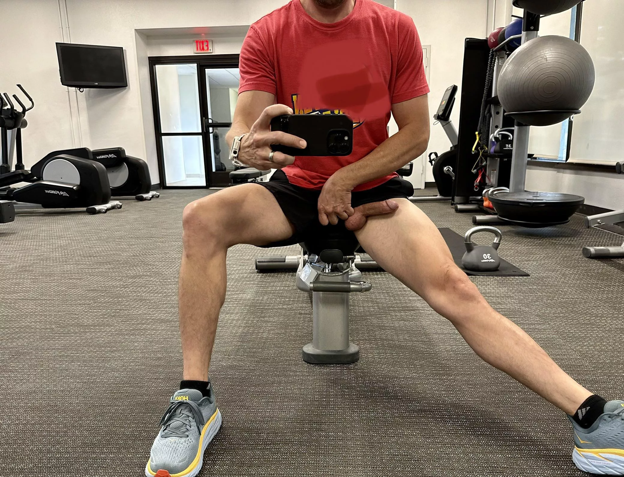 [44] Hanging out in the gym😘 posted by mypornusername123