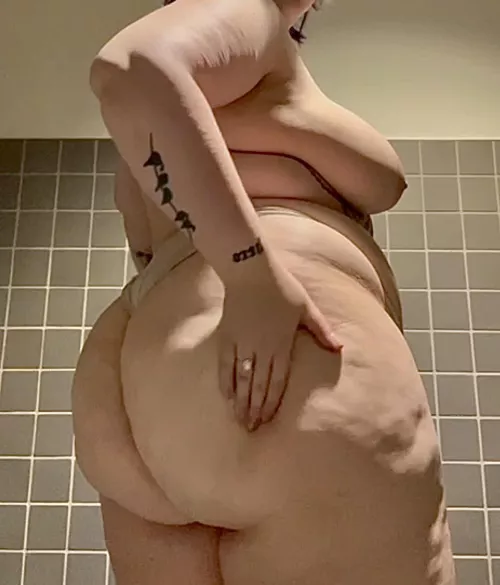 Give me a spank and watch me jiggle for days by CurvyGothGoddess