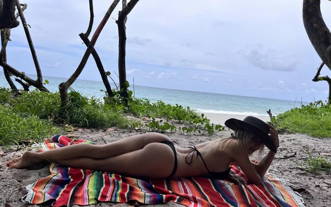 I love beach days posted by kimboslice-23