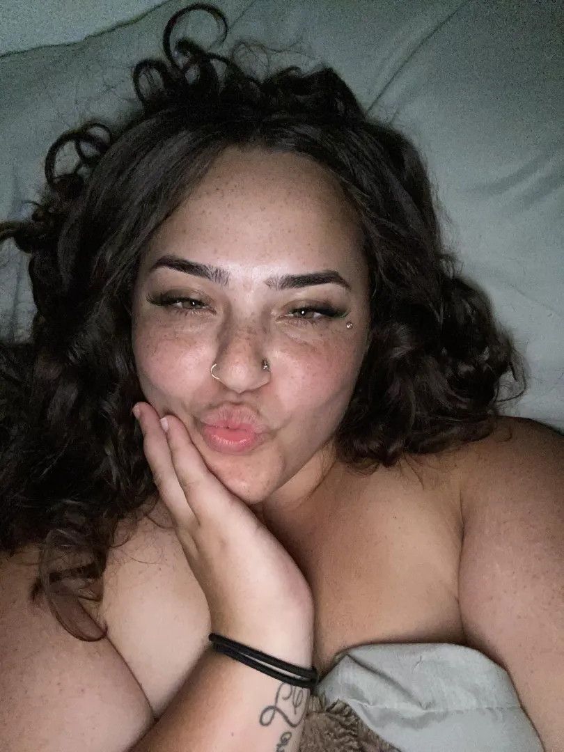last night’s bedtime selfie (; posted by YummyAnaliyah