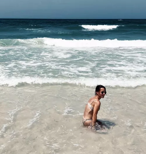 Sandy bottom. by manyleopards