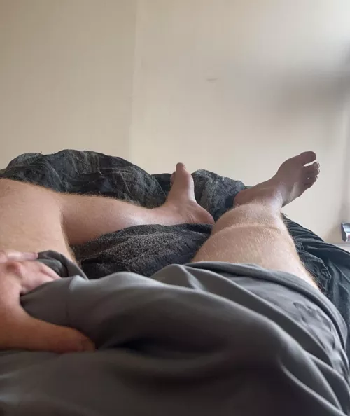 [28]— honestly hate underwear. The boys gotta breath. Looking for other dudes who like showing off, boys being boys in the locker room vibes. Ex hockey player here so other athletes are ideal by curious817