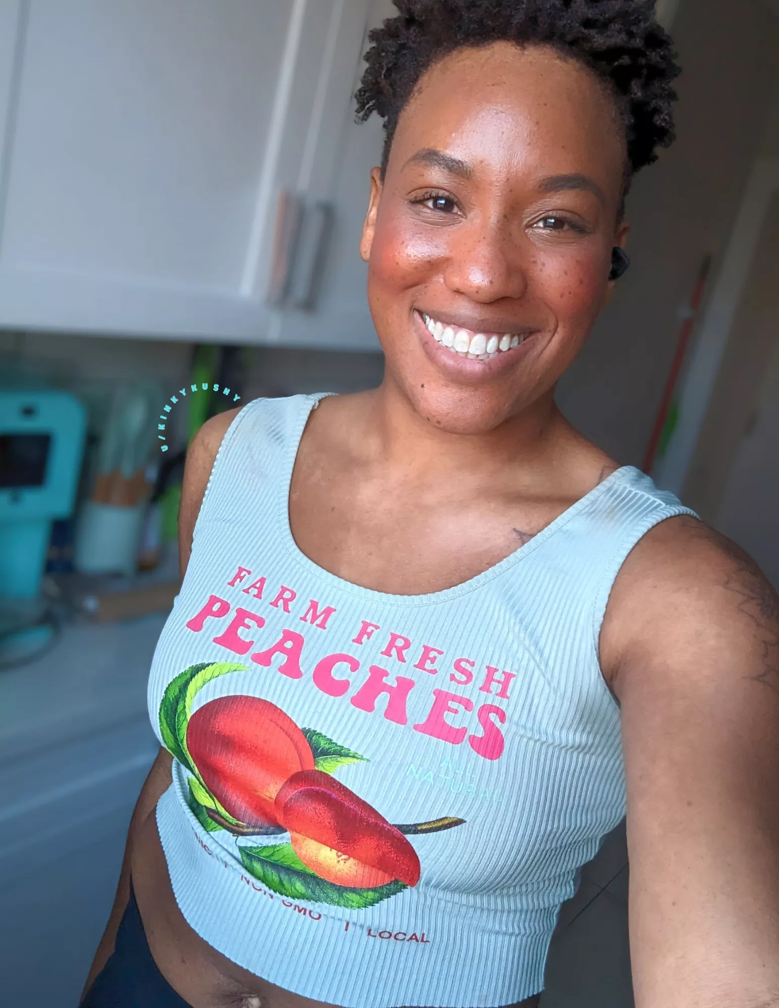 Cute and a wide smile, I'd love to do some throat exercises for awhile posted by kinkykushy