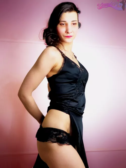 Do I look good in this shot? 🍓💋 by smokinhotsteffi