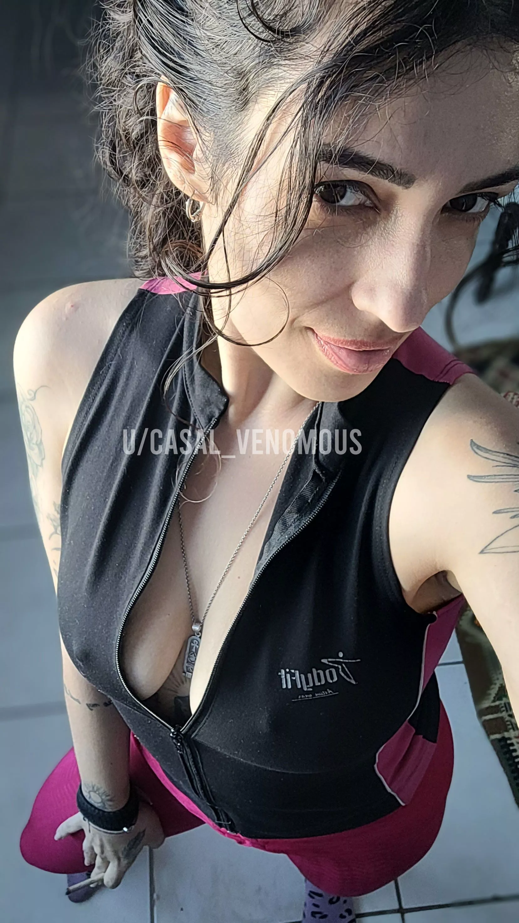 [F] No bra at the gym. posted by casal_venomous