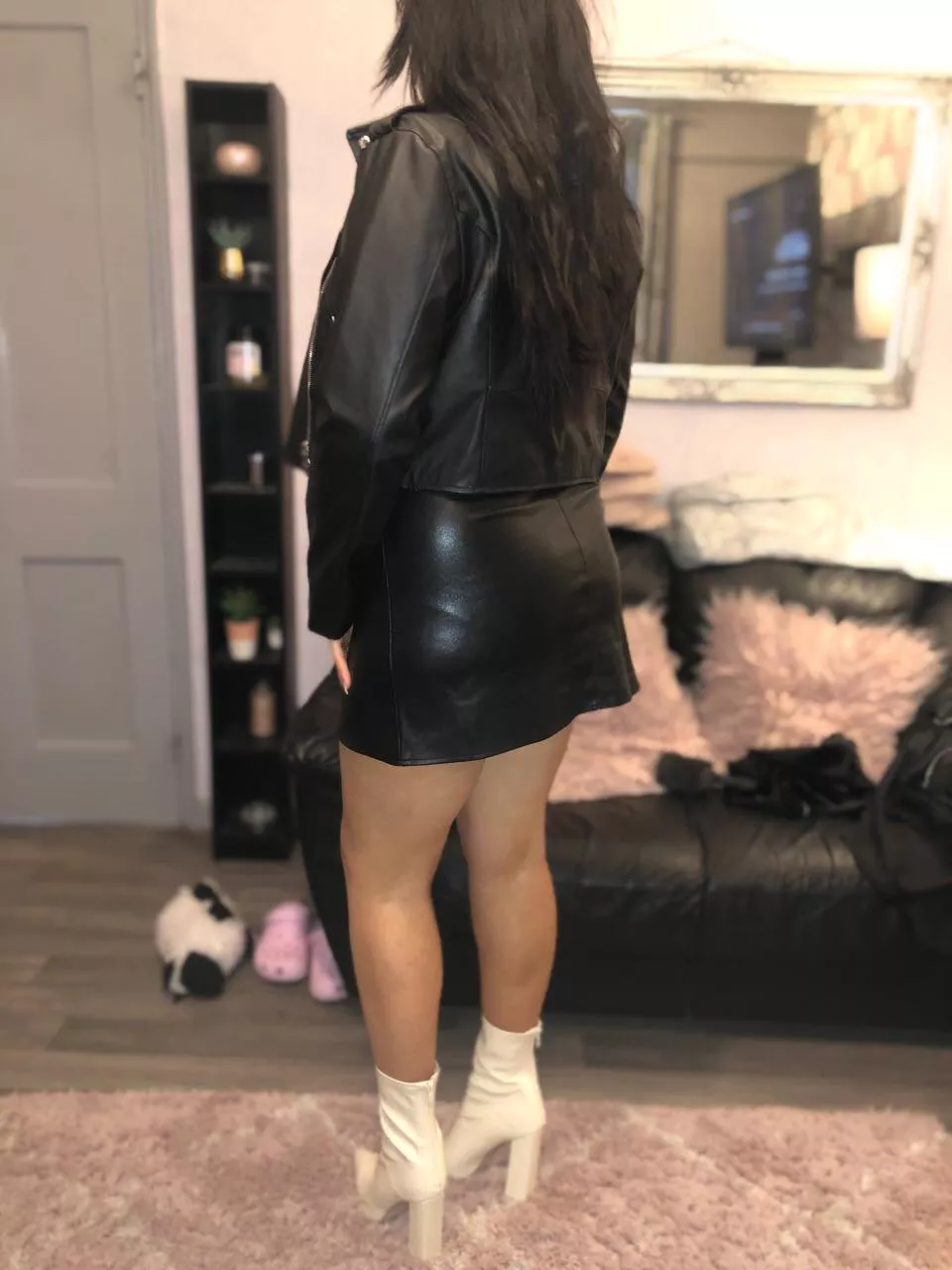 Getting ready to go out… posted by FacelessMILFUK