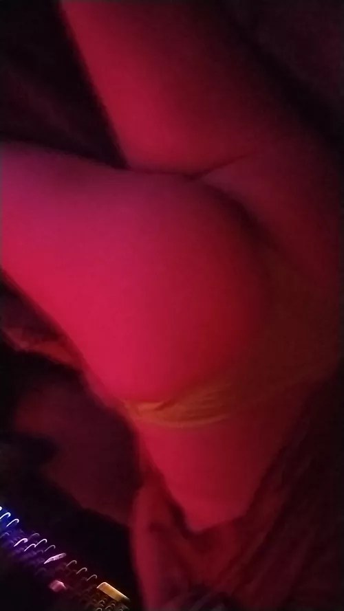 How does my ass look? by echofox88