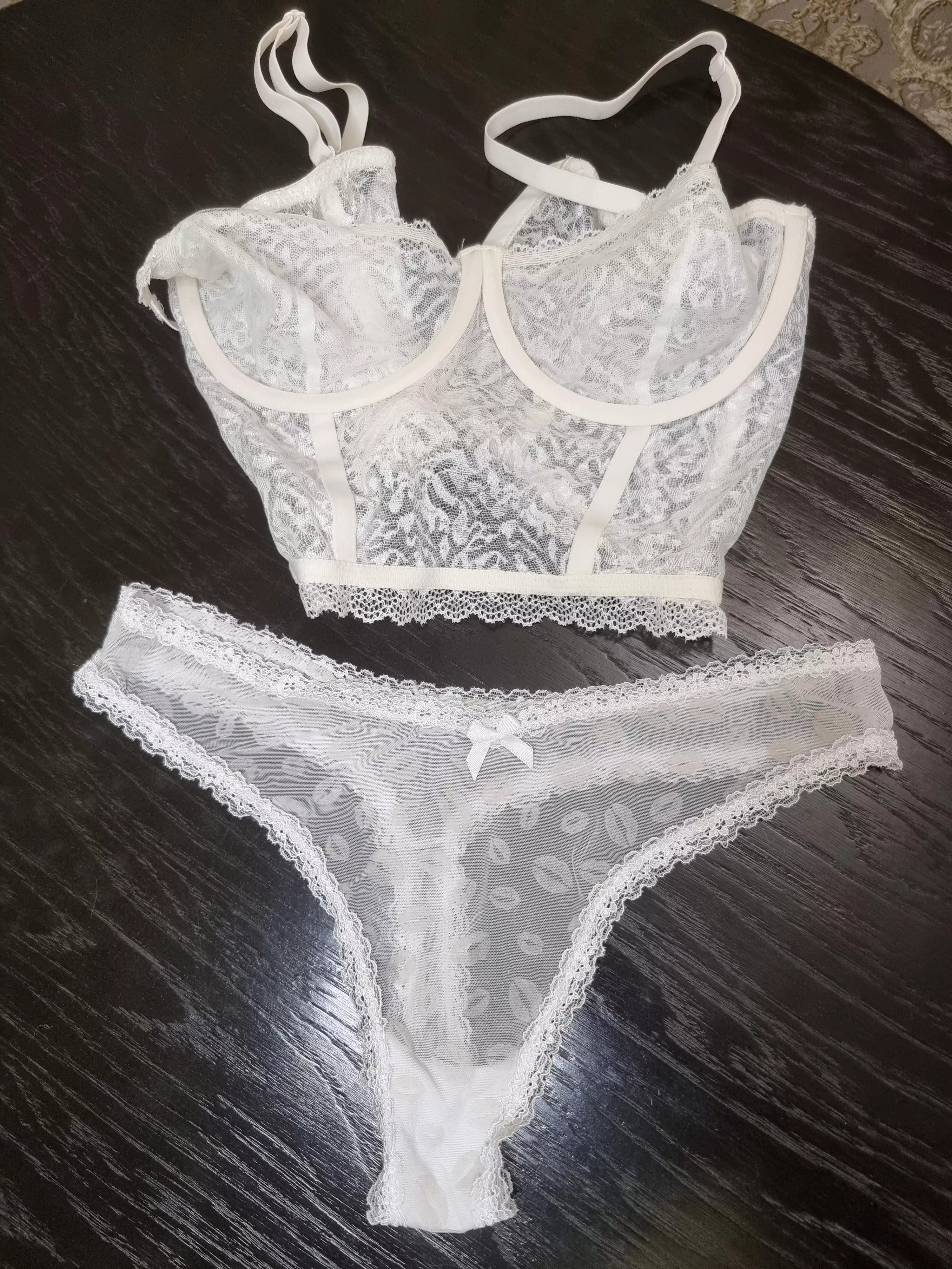 💋Its a good set for our first date? posted by sharplyfree