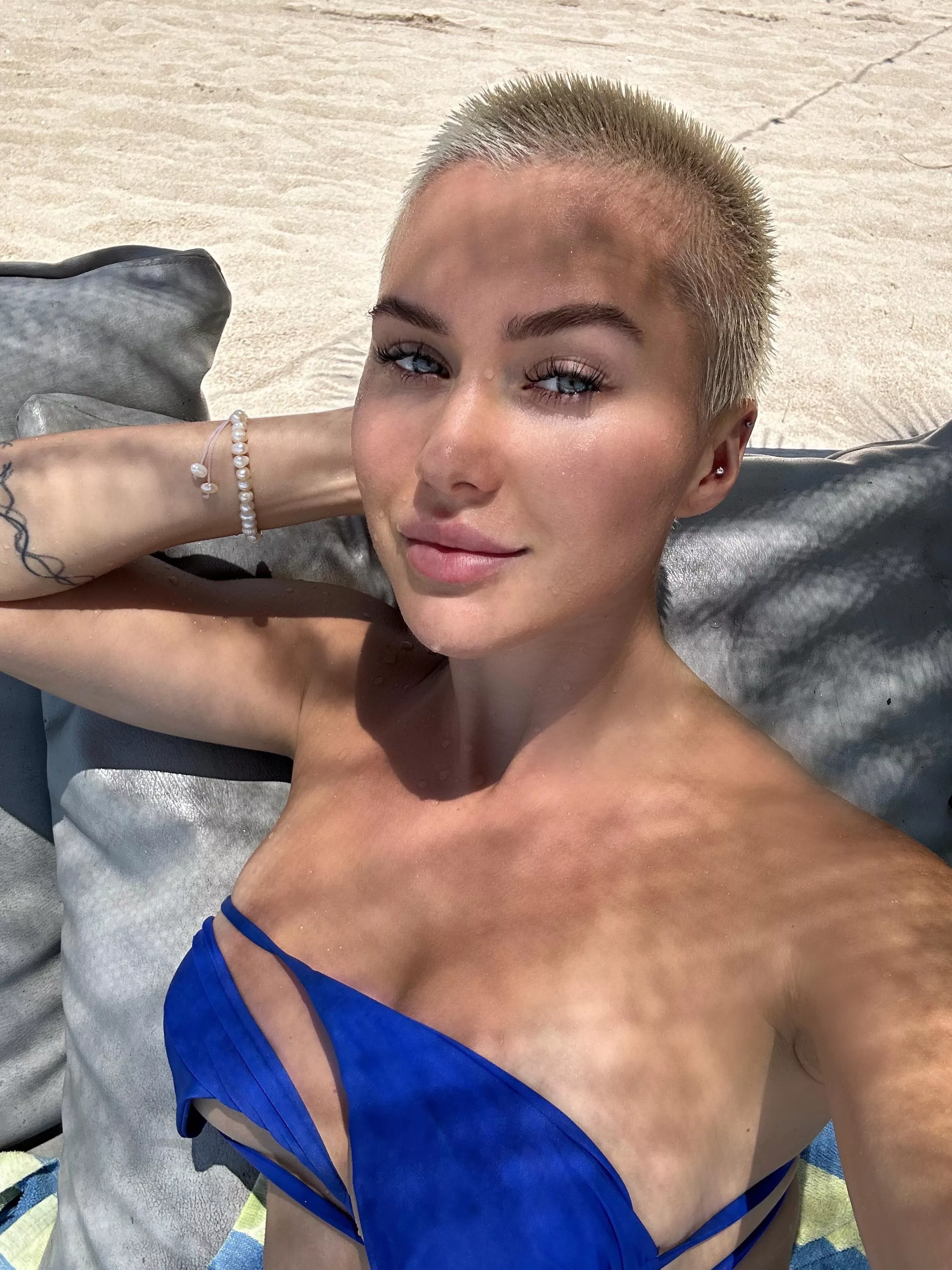 Just want to bring a little light into a this day posted by embauchexc