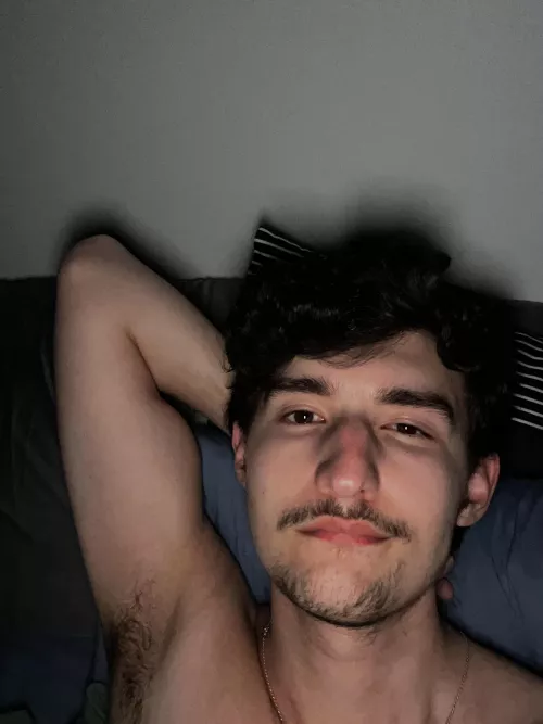 Love chillin in bed by themilkman430