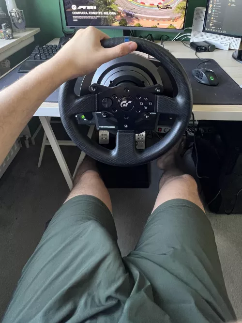 Who wants to play? by Manudotado