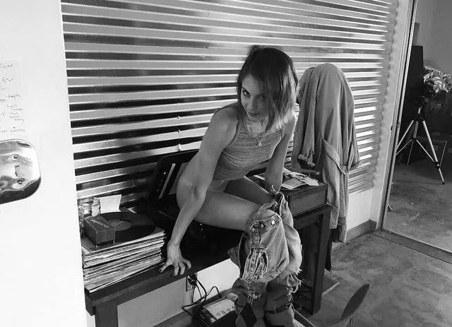 Willa Holland photocopying her butt! posted by secretslut991