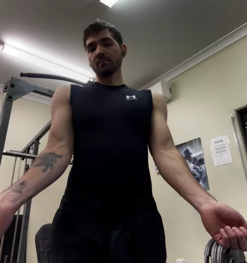 Would u hold hands with me? by Mission_Bad_5657