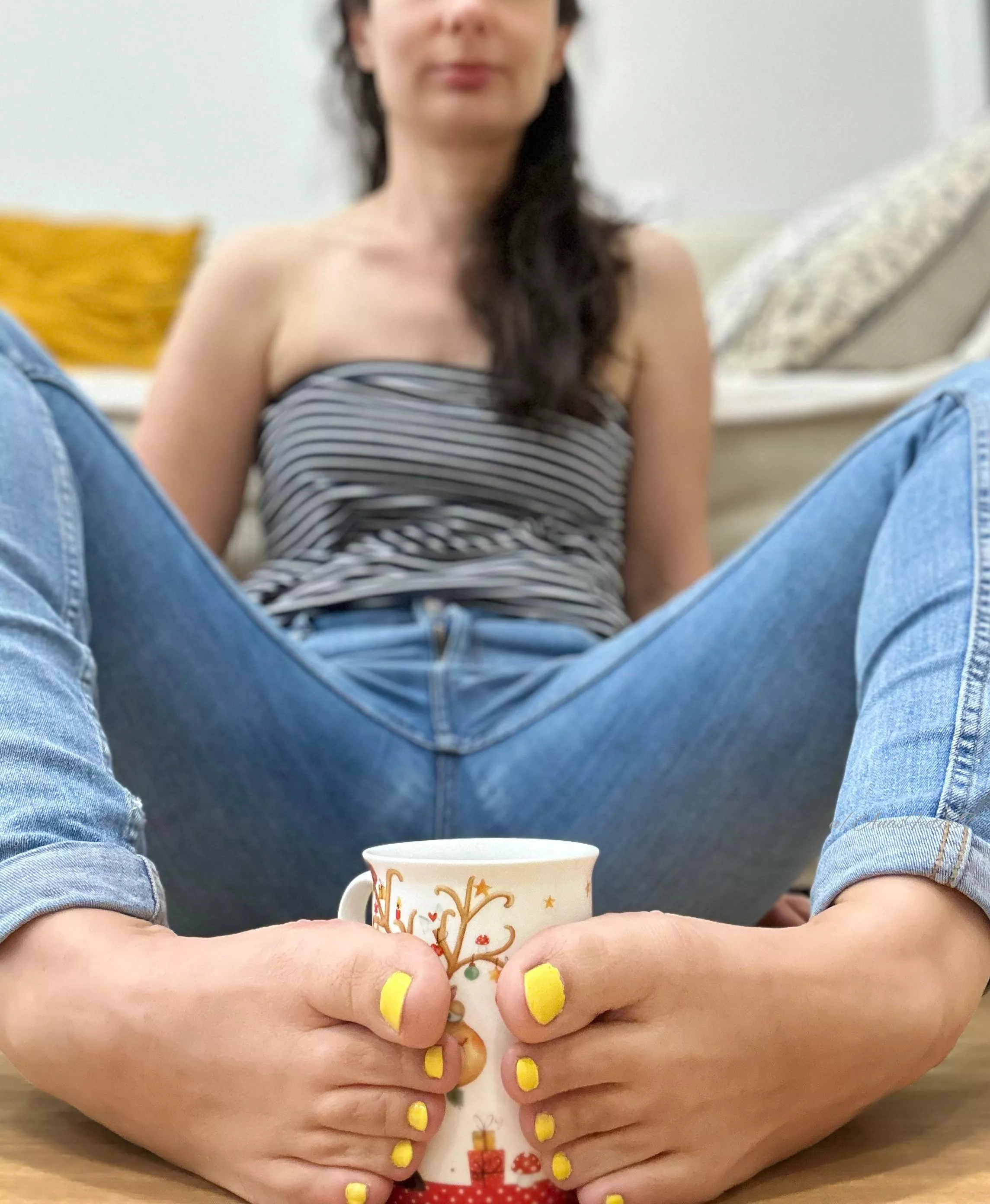 You have untill I finish my coffee to suck my toes posted by AnasFeet817