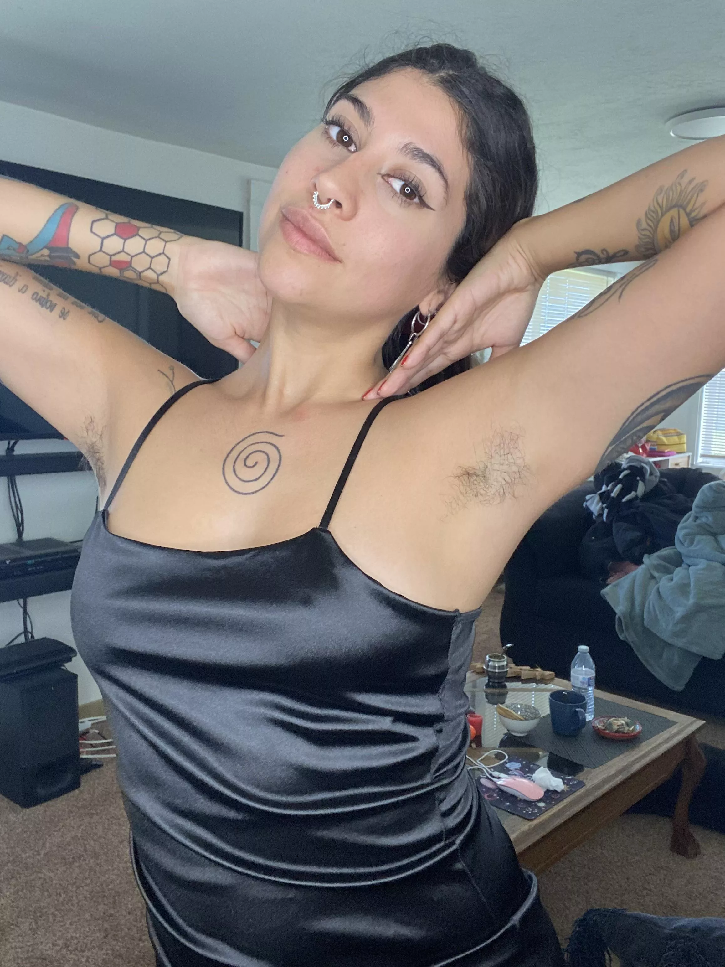 You should taste my hairy body and delicious skin posted by Fio-espiral