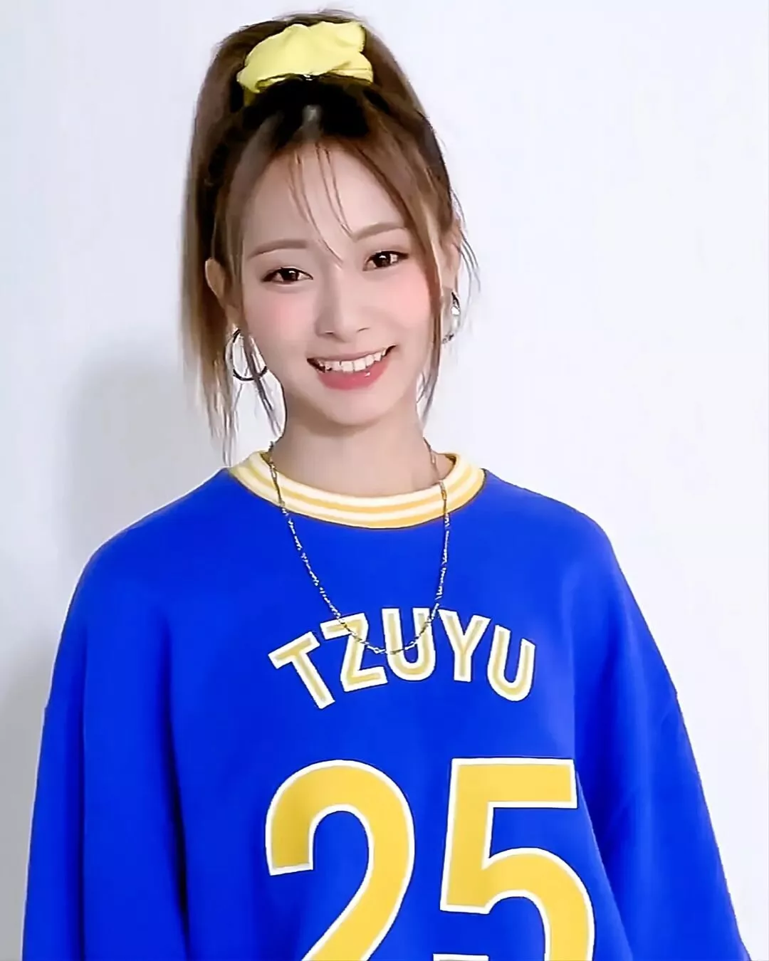 Chou Tzu-yu posted by BusyFlower9