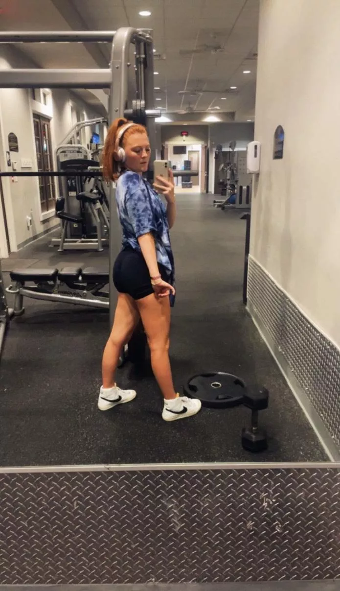 Cute ginger working on her butt posted by _Ke1th_