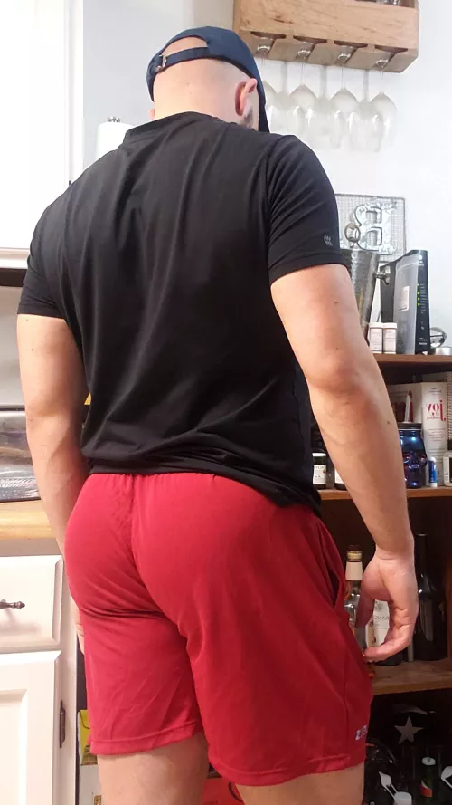 Freeballing in my gym shorts n friend said turn around by CornfedFreddy