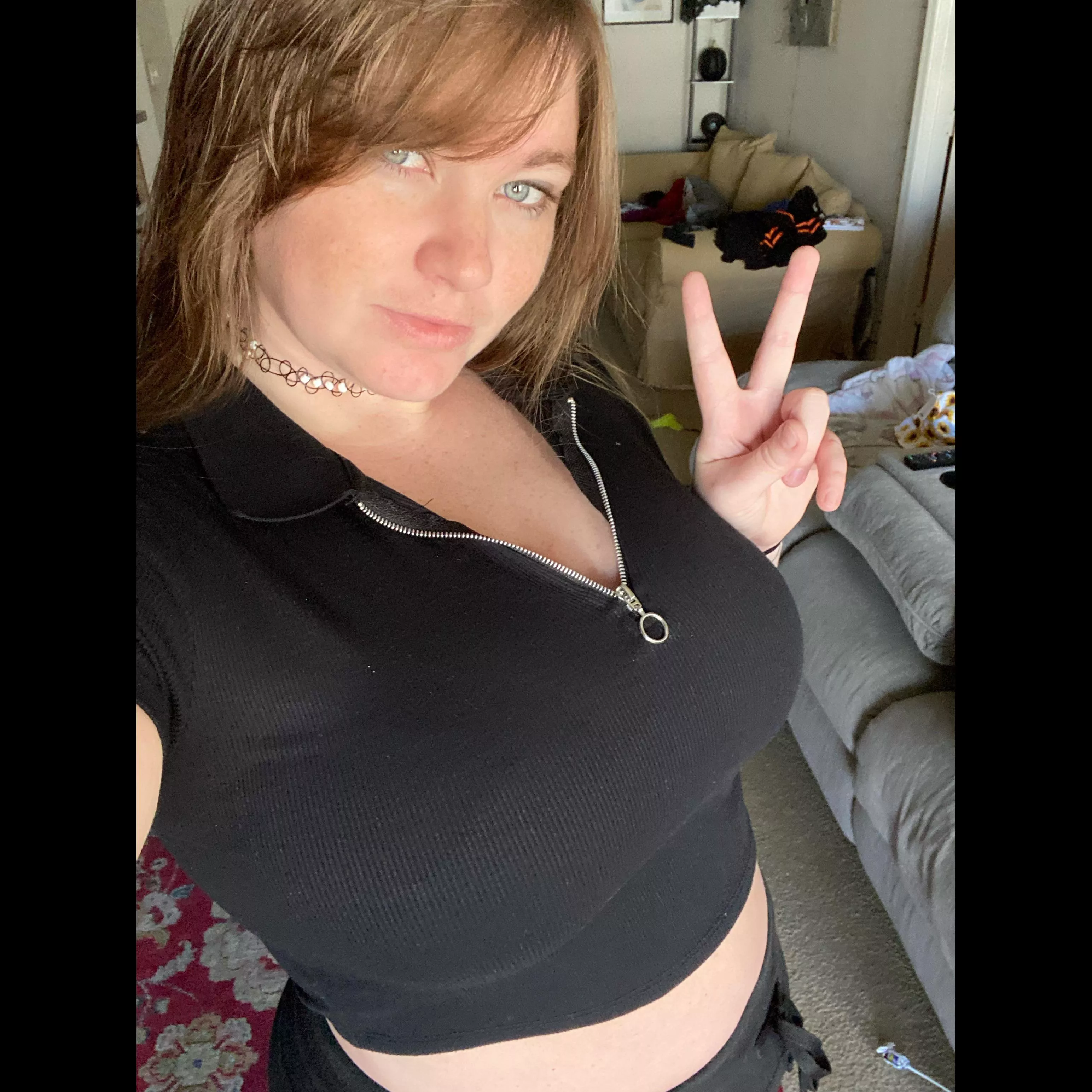 I live for crop tops posted by meowkiittii