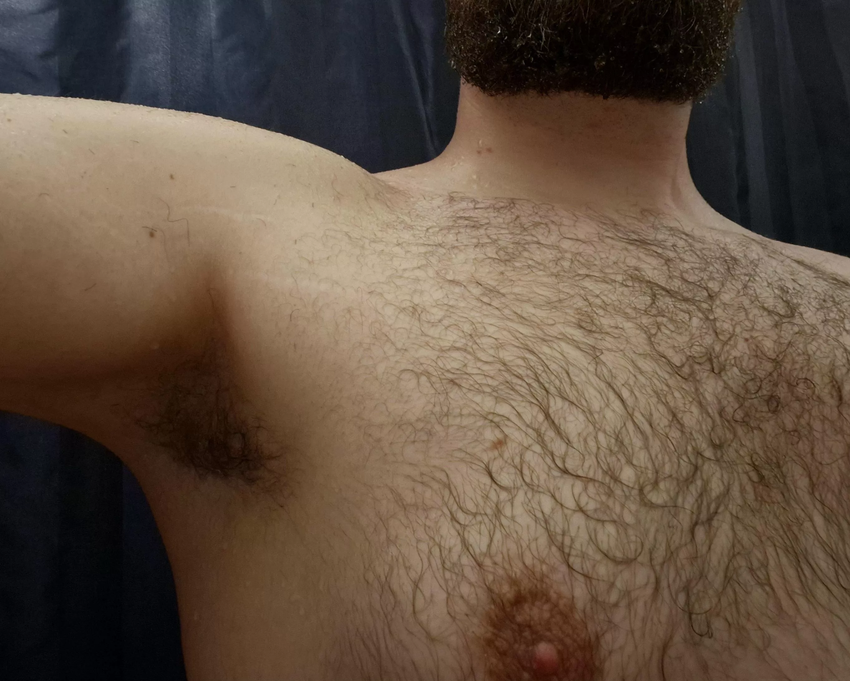 starting the weekend with a quick shower before some 🍺 and ⚽ posted by xmaexmanx