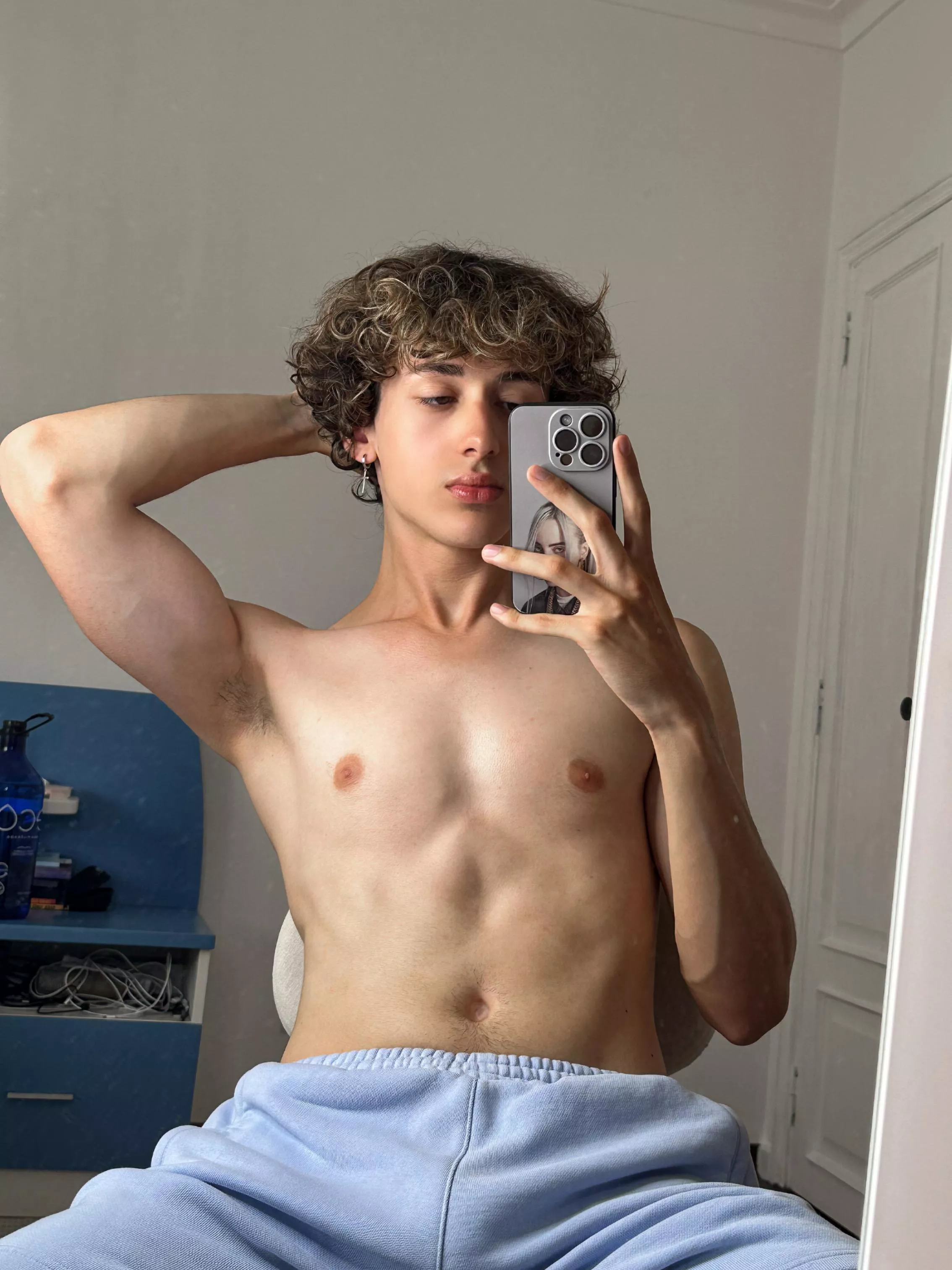 this twink could use some love ;) posted by itsgomesofc