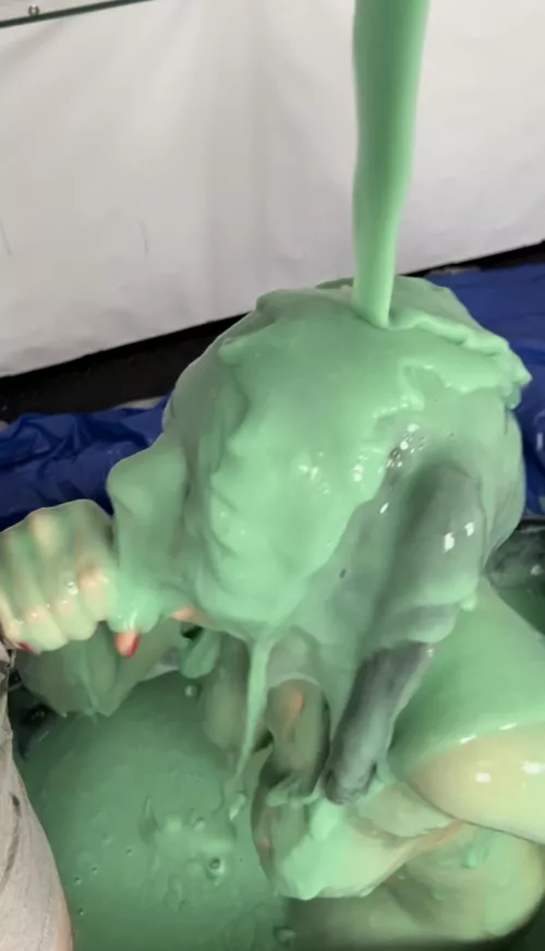 Giving a sloppy, messy, Gunge covered blow job whilst I’m naked in a 100 litre Gunge bath! This was sensational to perform 🪣🙋🏻‍♀️😈💦 by BrookeMaddison