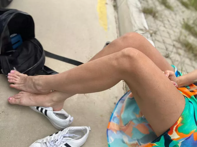 I have very beautiful and sexy legs by hertziantenantry40