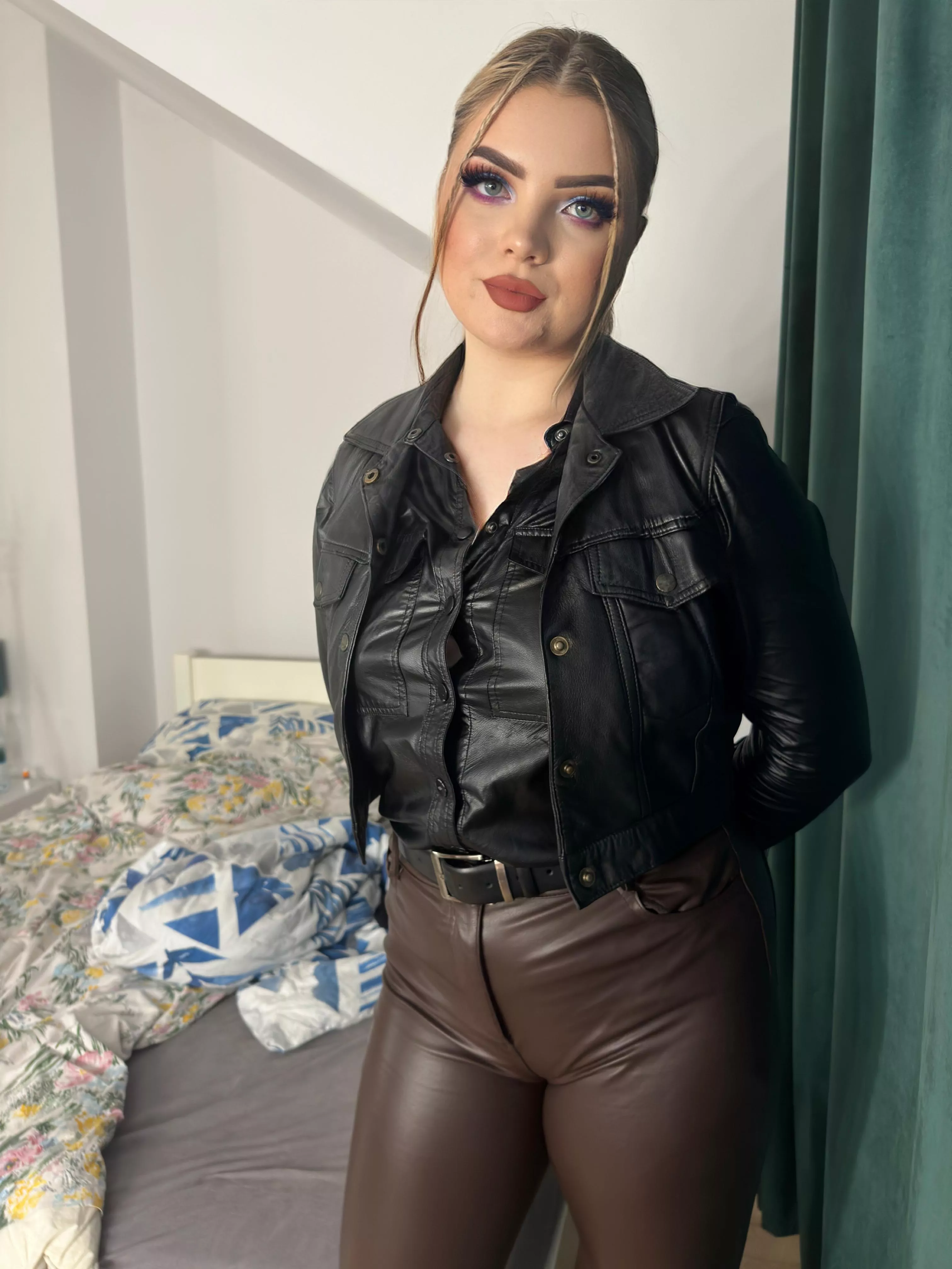 I love leather clothes even if it's summer posted by Navlia