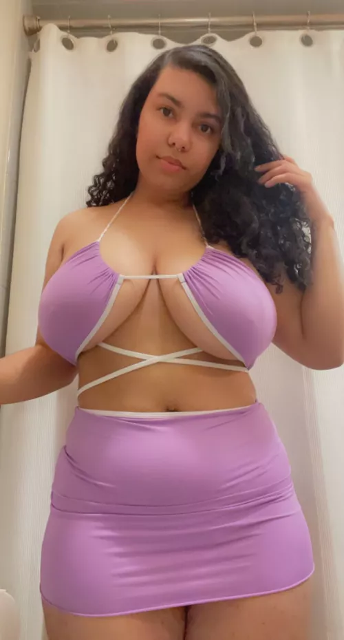 Love the curves or the curls by Ekayos