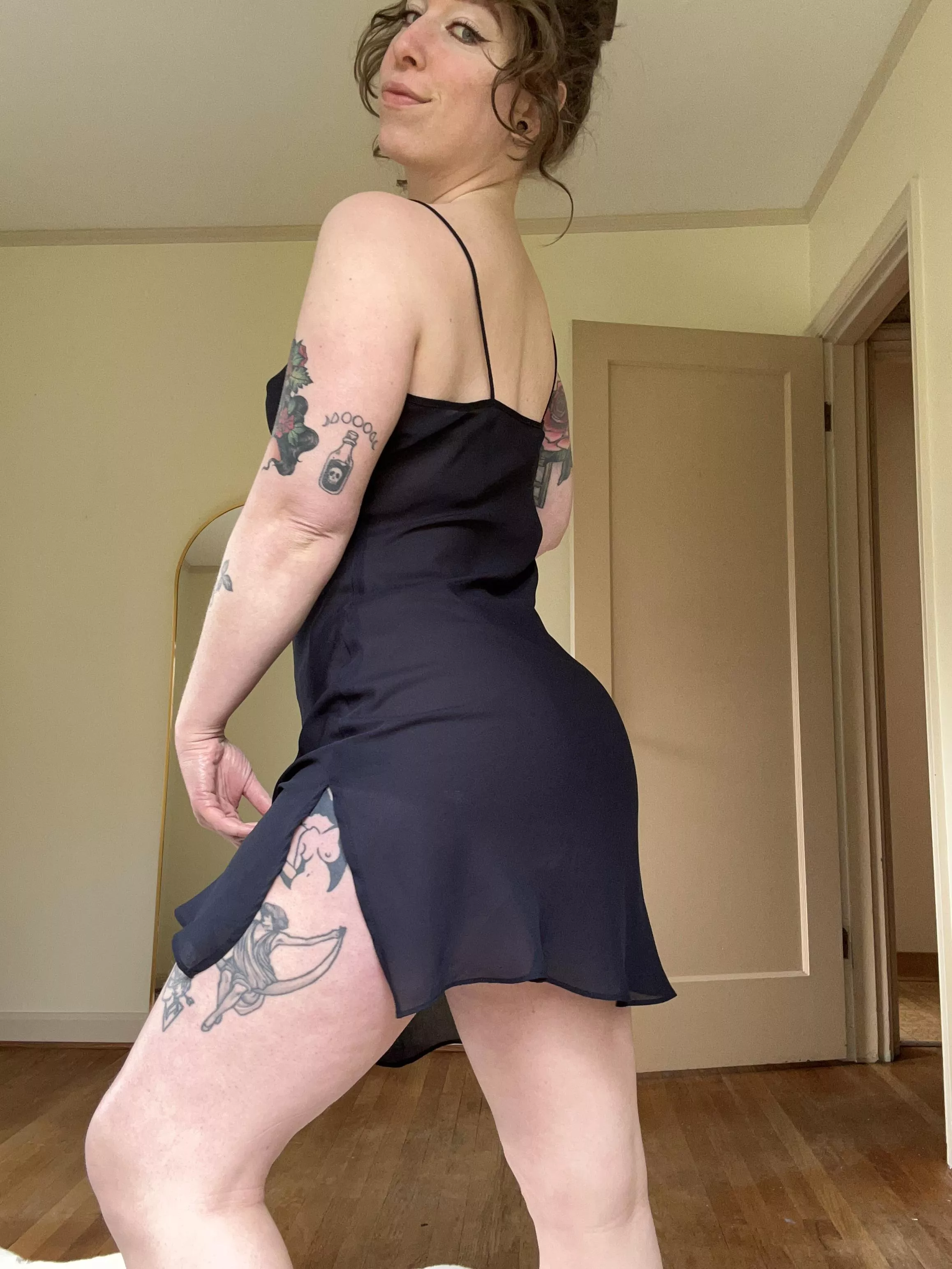 Summer is flowy little dress season [f] posted by -perky_peaches-